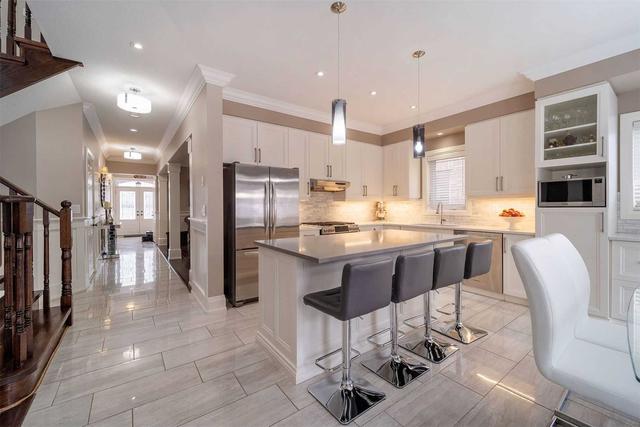 3206 Sorrento Cres, House detached with 4 bedrooms, 5 bathrooms and 4 parking in Burlington ON | Image 2