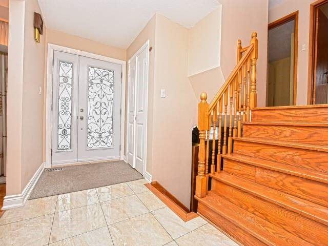 43 Marchbank Cres, House detached with 3 bedrooms, 3 bathrooms and 4 parking in Brampton ON | Image 2