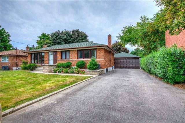 30 Sussex Ave, House detached with 3 bedrooms, 3 bathrooms and 6 parking in Richmond Hill ON | Image 2