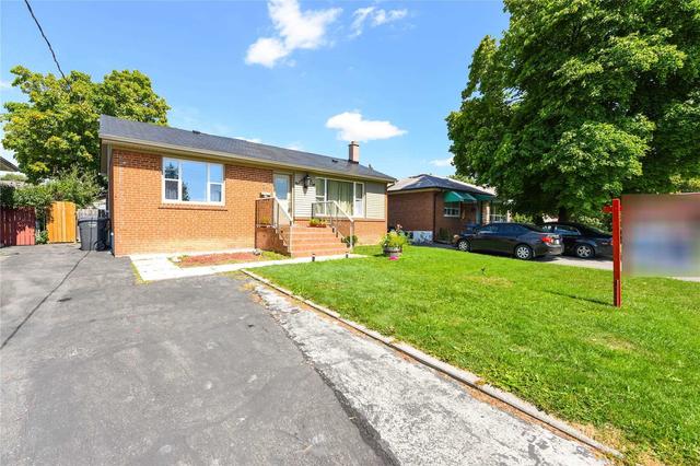 24 Edgemont Dr, House detached with 3 bedrooms, 2 bathrooms and 4 parking in Brampton ON | Image 12