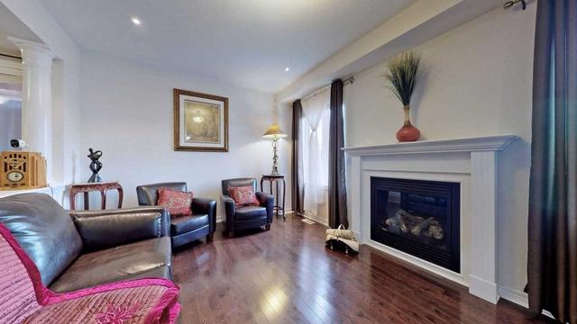 404 Nairn Circ, House detached with 4 bedrooms, 3 bathrooms and 4 parking in Milton ON | Image 37