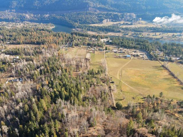 2363 Highway 3a, House detached with 7 bedrooms, 1 bathrooms and 2 parking in Central Kootenay I BC | Image 41