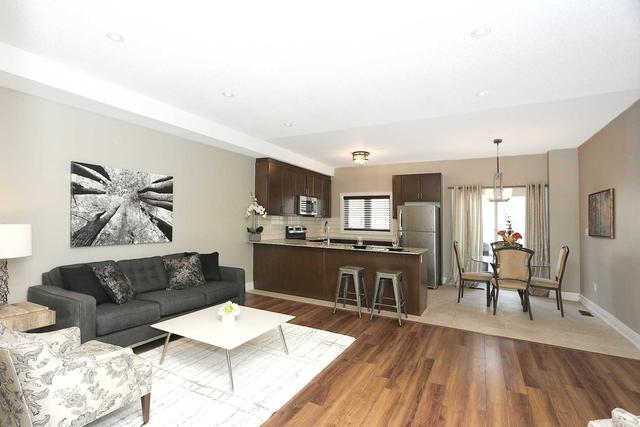 19 Prospect Way, House attached with 3 bedrooms, 3 bathrooms and 1 parking in Whitby ON | Image 3