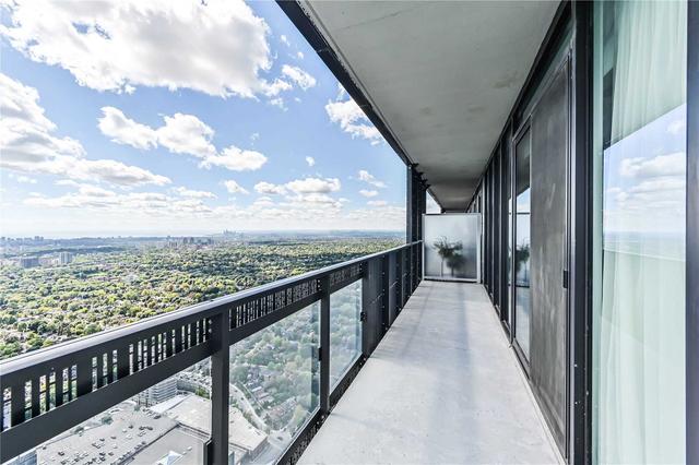 5708 - 8 Eglinton Ave E, Condo with 2 bedrooms, 2 bathrooms and 1 parking in Toronto ON | Image 17