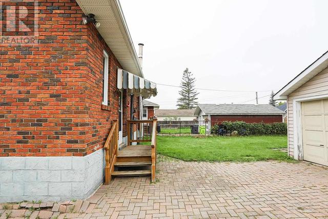 60 Estelle St, House detached with 3 bedrooms, 2 bathrooms and null parking in Sault Ste. Marie ON | Card Image