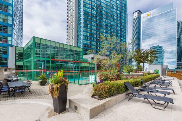 1108 - 77 Harbour Sq, Condo with 2 bedrooms, 2 bathrooms and 1 parking in Toronto ON | Image 17
