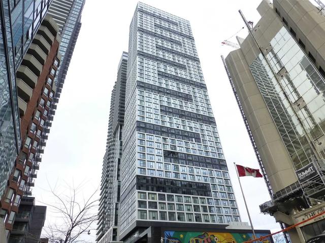 3711 - 181 Dundas St E, Condo with 2 bedrooms, 1 bathrooms and 0 parking in Toronto ON | Image 1