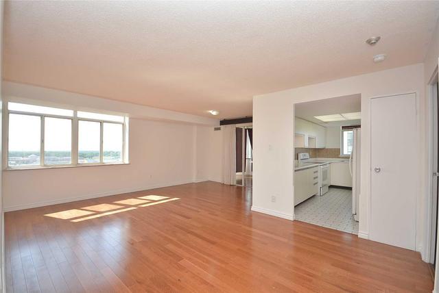 1015 - 300 Webb Dr, Condo with 2 bedrooms, 2 bathrooms and 2 parking in Mississauga ON | Image 7