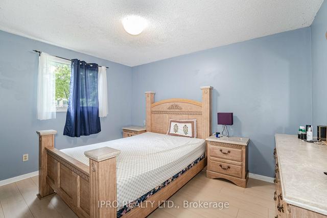 80 Elizabeth St, House detached with 3 bedrooms, 2 bathrooms and 5 parking in Barrie ON | Image 4