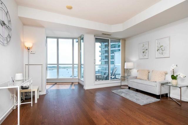 1711 - 218 Queens Quay W, Condo with 2 bedrooms, 2 bathrooms and 1 parking in Toronto ON | Image 40