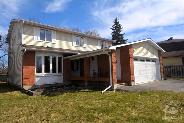 6439 Sugar Creek Way, House detached with 4 bedrooms, 3 bathrooms and 4 parking in Ottawa ON | Image 1