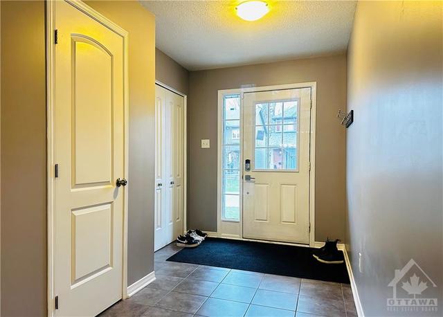 206 Vision Street, Townhouse with 3 bedrooms, 3 bathrooms and 3 parking in Ottawa ON | Image 4