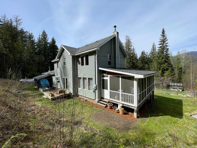 3865 Malina Road, House detached with 4 bedrooms, 3 bathrooms and null parking in Central Kootenay E BC | Image 15