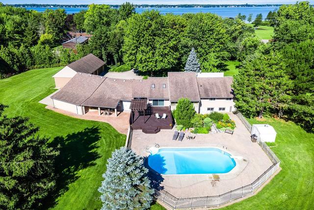 1369 Front Rd N, House detached with 2 bedrooms, 3 bathrooms and 18 parking in Amherstburg ON | Image 1