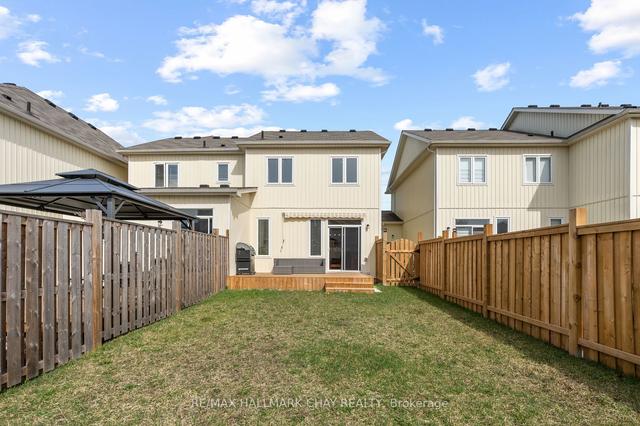 73 Blanchard Cres, House attached with 3 bedrooms, 1 bathrooms and 3 parking in Essa ON | Image 15