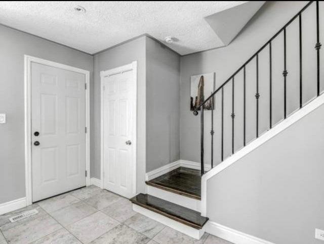 8316 Kipling Ave, House attached with 3 bedrooms, 1 bathrooms and 3 parking in Vaughan ON | Image 2