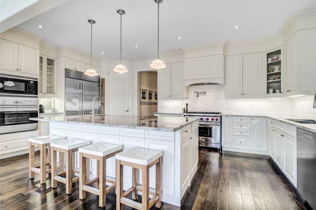2434 Chateau Common Crt, House attached with 3 bedrooms, 4 bathrooms and 4 parking in Oakville ON | Image 7