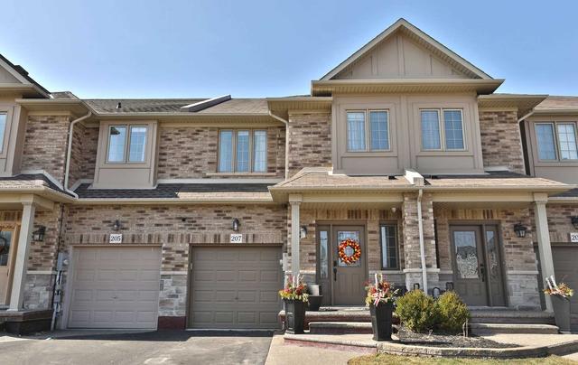 207 Tanglewood Dr, House attached with 3 bedrooms, 4 bathrooms and 3 parking in Hamilton ON | Image 1