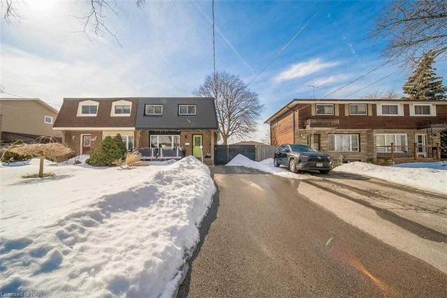 26 Black Knight Rd, House semidetached with 3 bedrooms, 2 bathrooms and 3 parking in St. Catharines ON | Image 1