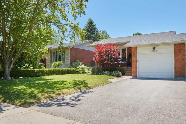 main - 202 Lorindale Dr, House detached with 3 bedrooms, 1 bathrooms and 3 parking in Oshawa ON | Image 1