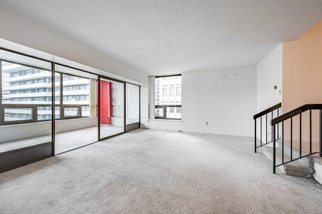 1502 - 62 Wellesley St, Condo with 2 bedrooms, 2 bathrooms and 1 parking in Toronto ON | Image 3