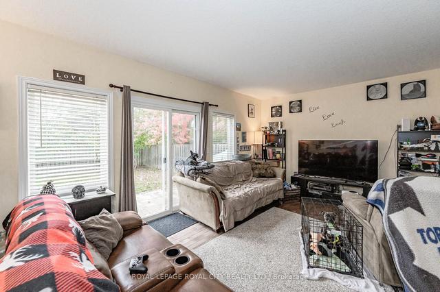 19 Sinclair St, House detached with 3 bedrooms, 3 bathrooms and 4 parking in Guelph ON | Image 30