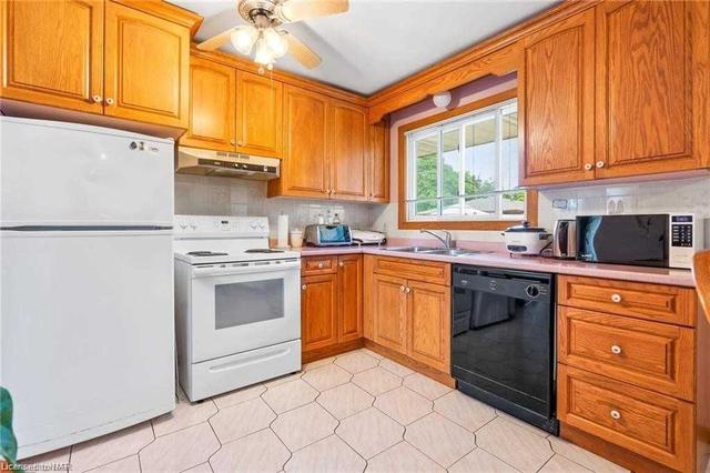 24 Regent Dr, House detached with 3 bedrooms, 1 bathrooms and 5 parking in St. Catharines ON | Image 18