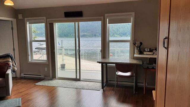 3268 Highway 3a, House detached with 2 bedrooms, 1 bathrooms and 10 parking in Central Kootenay F BC | Image 10
