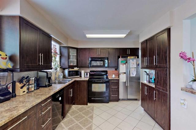 1343 Tatra Dr, House semidetached with 3 bedrooms, 2 bathrooms and 4 parking in Pickering ON | Image 7