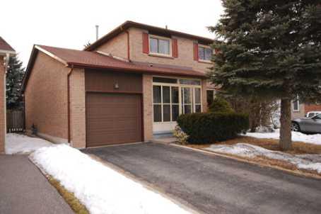 30 Regency Cres, House detached with 3 bedrooms, 2 bathrooms and 2 parking in Whitby ON | Image 1