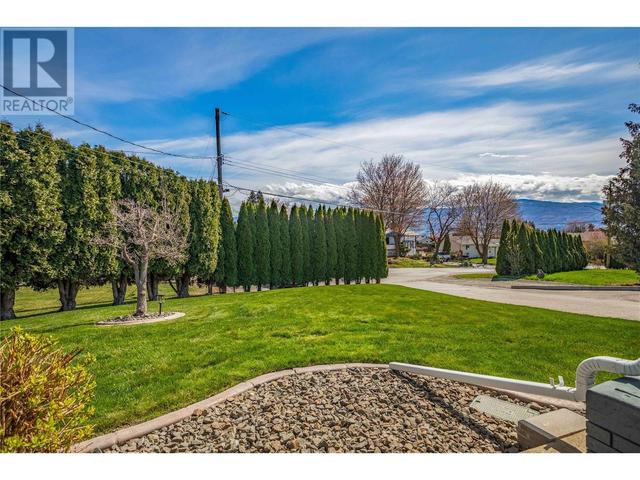 932 Mccartney Road, House detached with 4 bedrooms, 3 bathrooms and 10 parking in West Kelowna BC | Image 3