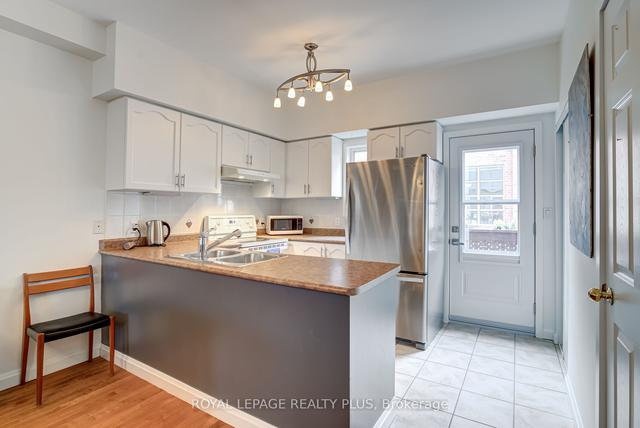 25 Pear Tree Mews, House attached with 3 bedrooms, 3 bathrooms and 1 parking in Toronto ON | Image 8