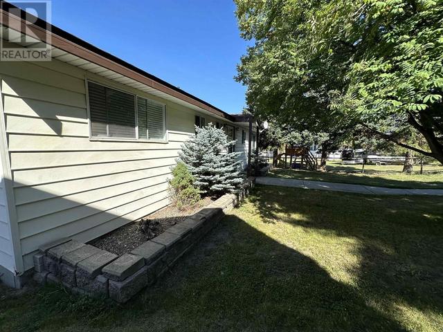 718 Cariboo Trail, House detached with 3 bedrooms, 2 bathrooms and null parking in One Hundred Mile House BC | Image 36