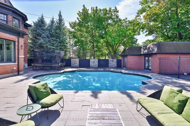 60 Dunvegan Rd, House detached with 7 bedrooms, 9 bathrooms and 10 parking in Toronto ON | Image 32