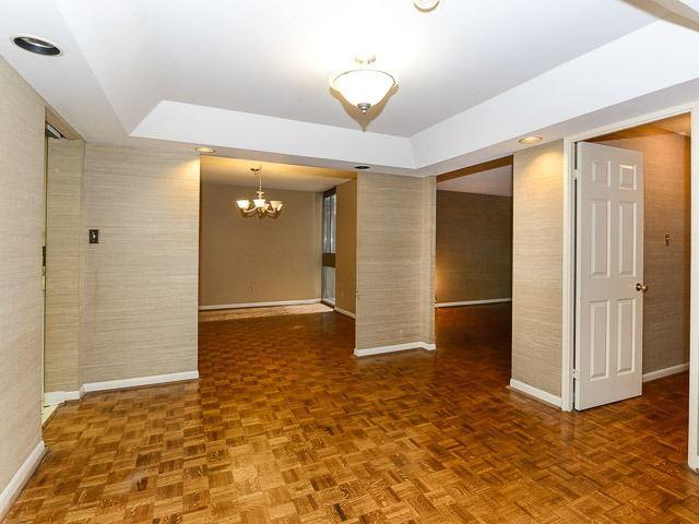 ter 10 - 278 Bloor St E, Condo with 3 bedrooms, 2 bathrooms and 1 parking in Toronto ON | Image 3