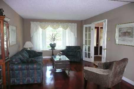 602 Sunnyvale Cres, House detached with 4 bedrooms, 3 bathrooms and 2 parking in Milton ON | Image 3