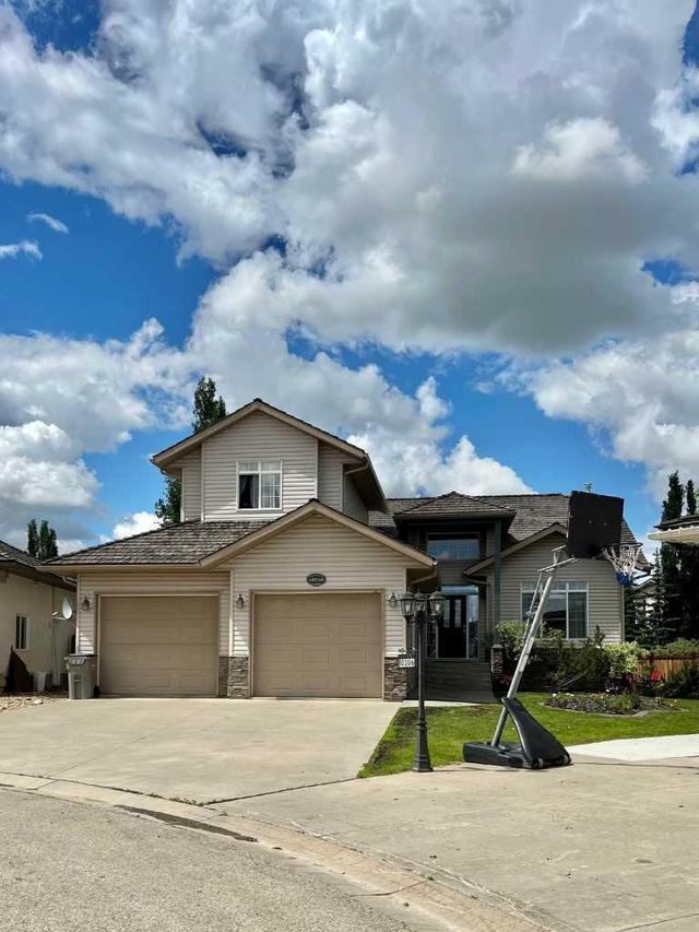 10210 72 Avenue, House detached with 6 bedrooms, 3 bathrooms and 4 parking in Grande Prairie AB | Image 3