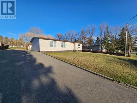 716 Main Street Ne, House other with 3 bedrooms, 1 bathrooms and 3 parking in Milk River AB | Card Image