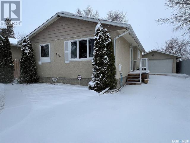 430 Mowat Crescent, House detached with 4 bedrooms, 2 bathrooms and null parking in Saskatoon SK | Image 1