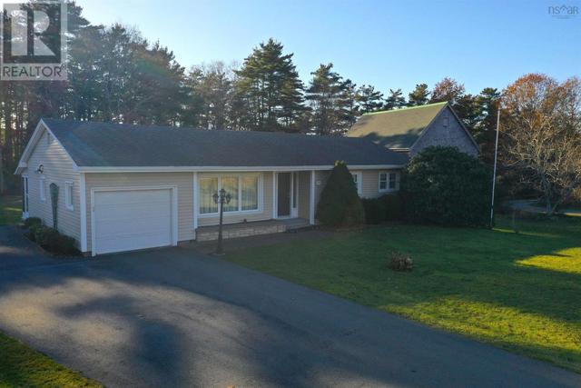 13759 Highway 3, House detached with 3 bedrooms, 1 bathrooms and null parking in Lunenburg MD NS | Image 3
