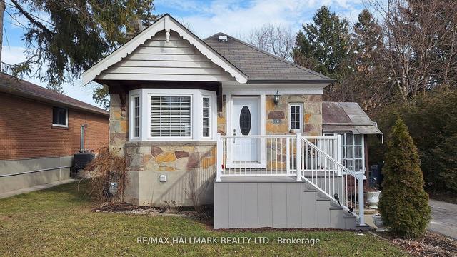 93 Poplar Rd, House detached with 2 bedrooms, 2 bathrooms and 4 parking in Toronto ON | Image 1