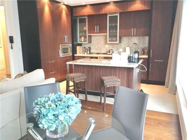 501 - 55 Scollard St, Condo with 1 bedrooms, 2 bathrooms and 1 parking in Toronto ON | Image 5