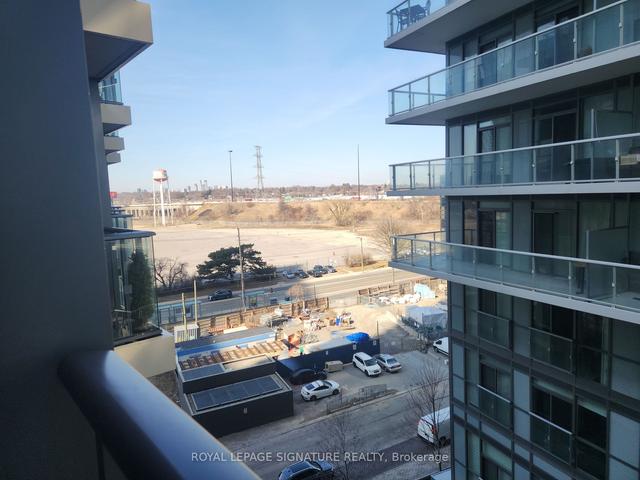 809 - 60 Annie Craig Dr, Condo with 1 bedrooms, 1 bathrooms and 1 parking in Toronto ON | Image 8