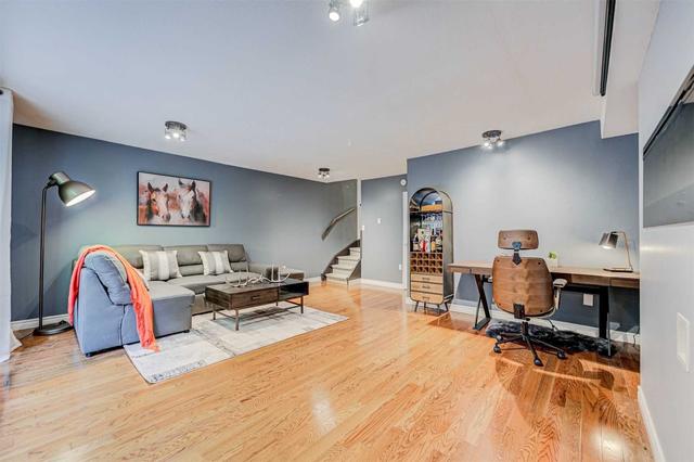 8 - 28 Admiral Rd, Townhouse with 3 bedrooms, 3 bathrooms and 1 parking in Toronto ON | Image 5