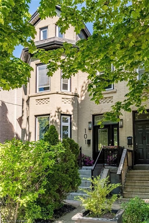 101 Victoria Avenue S, House semidetached with 4 bedrooms, 1 bathrooms and 3 parking in Hamilton ON | Image 1