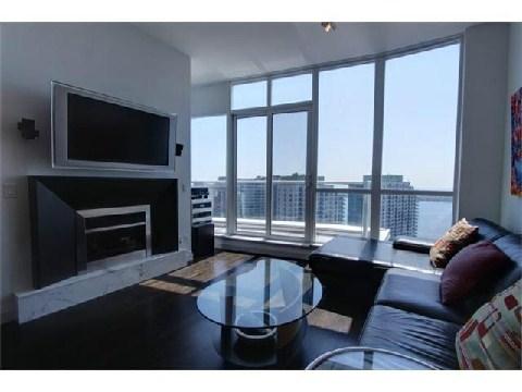 lph1 - 208 Queens Quay W, Condo with 2 bedrooms, 2 bathrooms and 1 parking in Toronto ON | Image 15