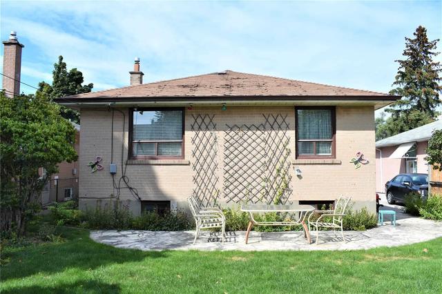 23 Hurley Cres, House detached with 4 bedrooms, 2 bathrooms and 4 parking in Toronto ON | Image 7