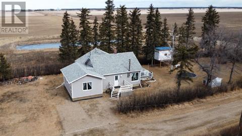 79324 Highway 744, House detached with 2 bedrooms, 1 bathrooms and null parking in Smoky River No. 130 AB | Card Image
