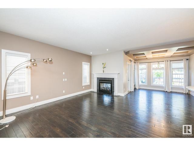 464 Ainslie Cr Sw, House detached with 4 bedrooms, 3 bathrooms and null parking in Edmonton AB | Card Image