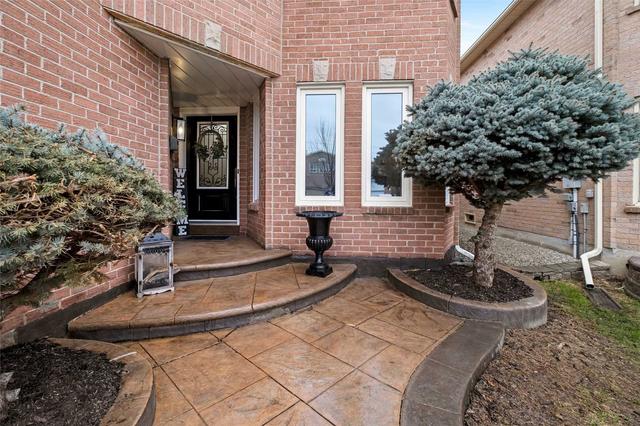 37 Atkins Circ, House detached with 5 bedrooms, 3 bathrooms and 6 parking in Brampton ON | Image 34